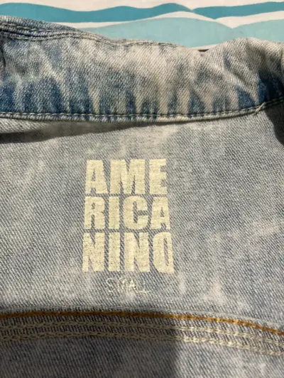 Chaqueta denim clara con cierre - miniatura 2