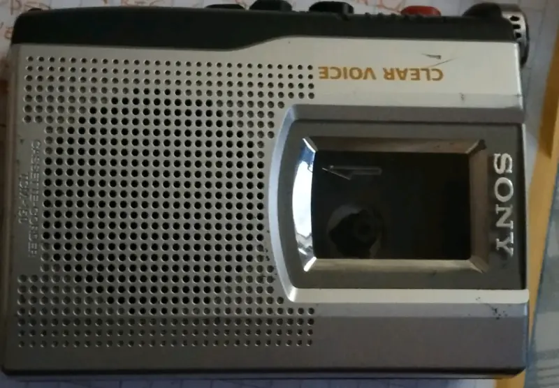 Personal Stereo/Grabadora de voz Sony plateada - 1