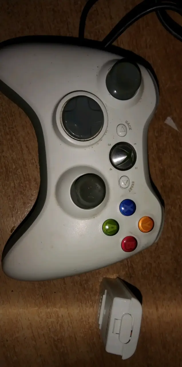 Control Xbox 360 blanco, con bateria recargable - 1