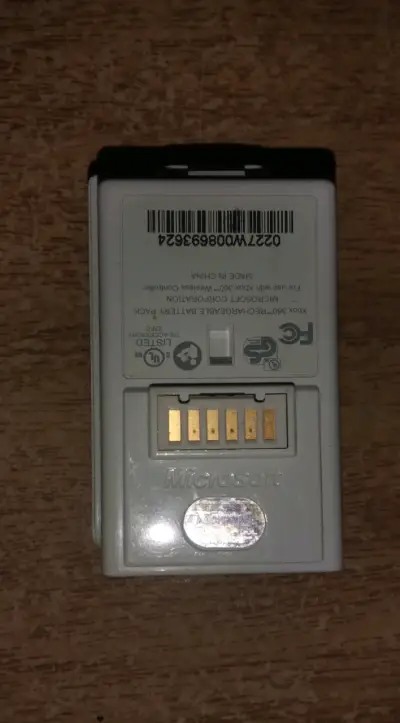 Control Xbox 360 blanco, con bateria recargable - miniatura 2