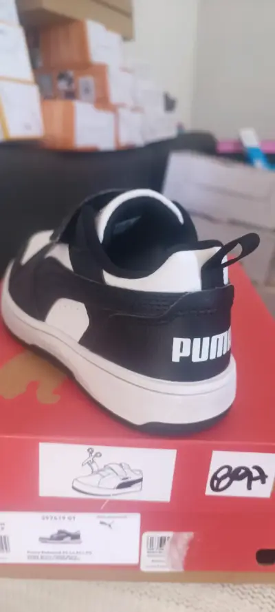 Zapatillas Puma blancas y negras - miniatura 1