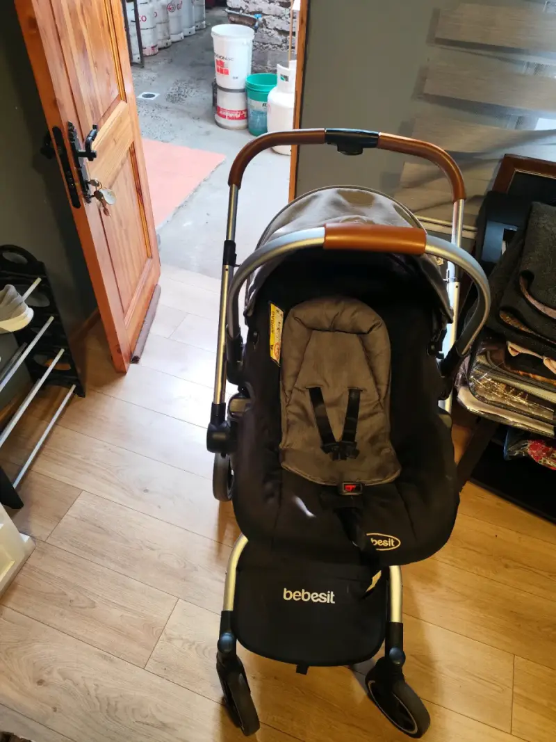Coche para bebé marca Bebesit - 1