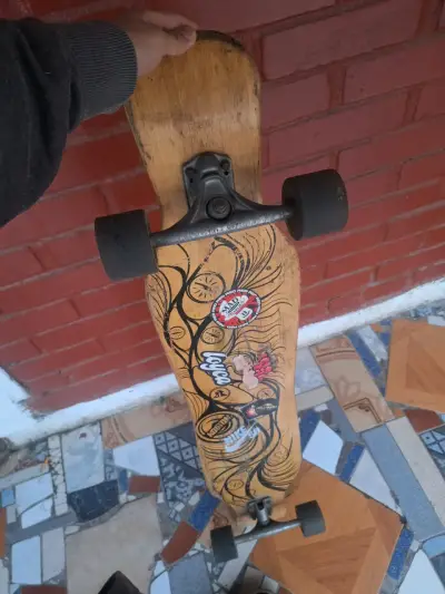 Longboard en estado usado - miniatura 2