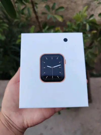Smartwatch negro con caja - miniatura 4