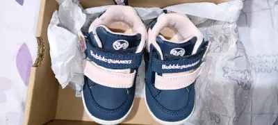 Vendo cepillo alisadora,y zapatitos de mujer N°18 - miniatura 2