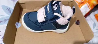 Vendo cepillo alisadora,y zapatitos de mujer N°18 - miniatura 3