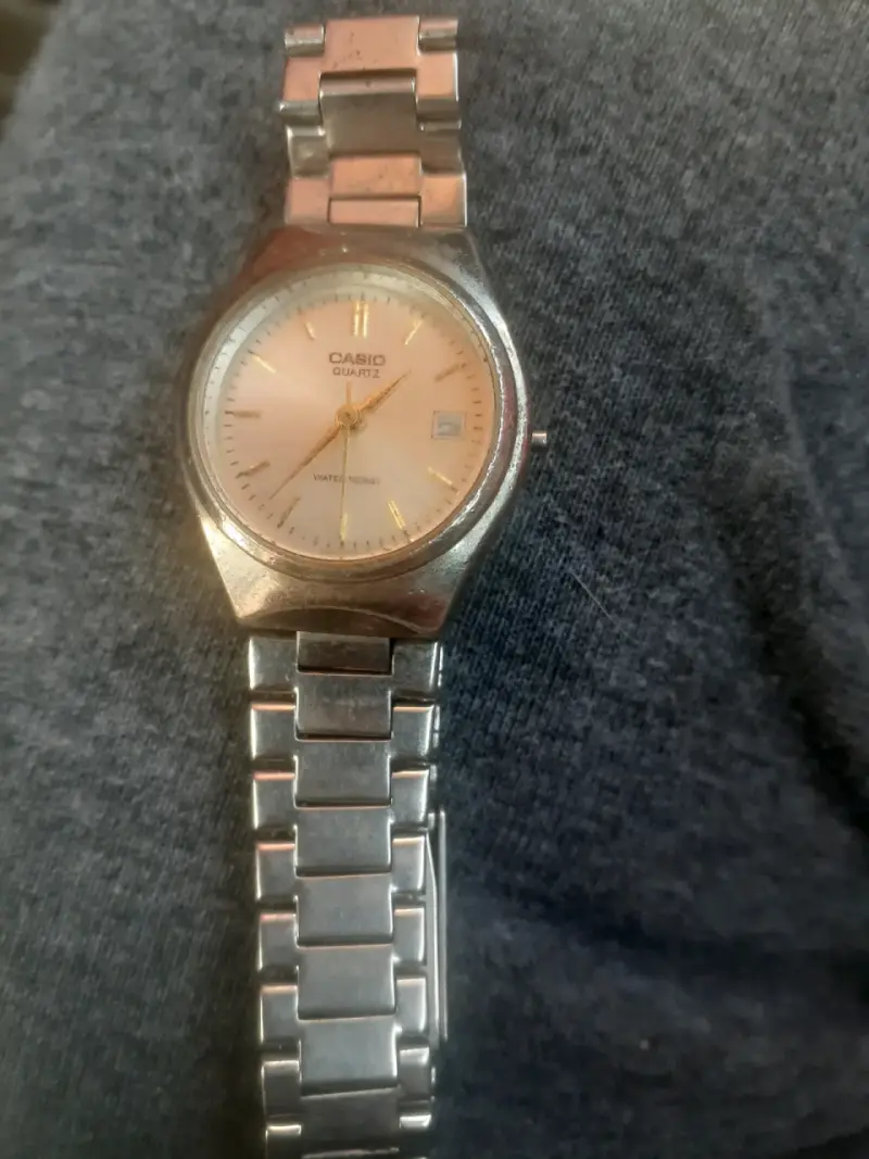 Reloj Casio plateado clásico - 3