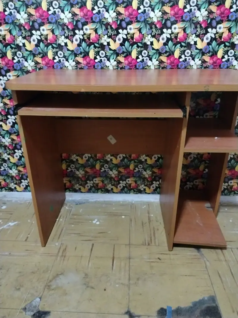 Escritorio pequeño de madera - 2