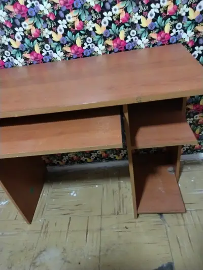 Escritorio pequeño de madera - miniatura 3