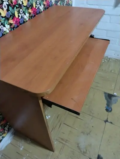 Escritorio pequeño de madera - miniatura 4