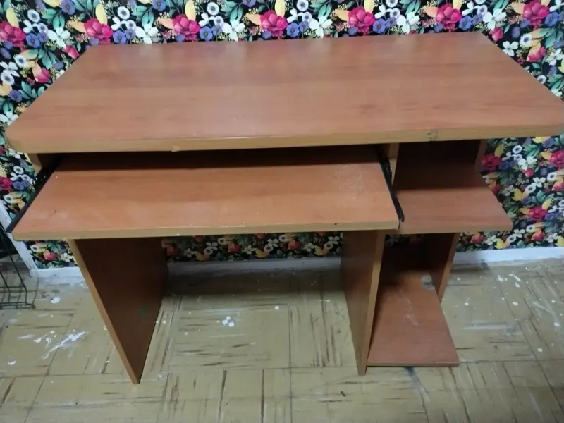 Escritorio pequeño de madera - 5