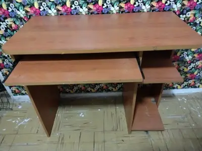 Escritorio pequeño de madera - miniatura 5