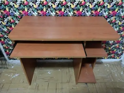 Escritorio pequeño de madera - miniatura 6