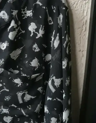 Blusa negra estampada mujer - miniatura 5