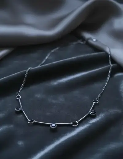 Collar minimalista con piedras - miniatura 2