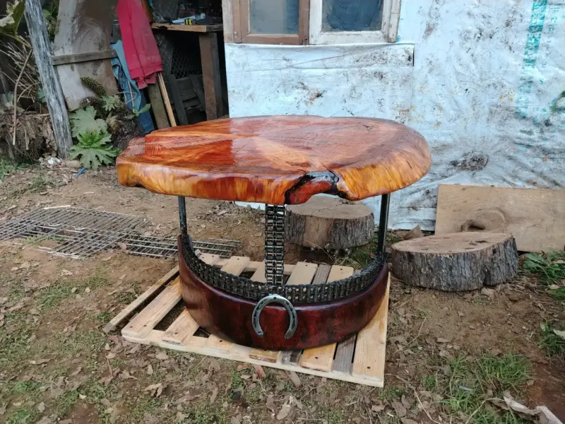 Mesa de madera rústica