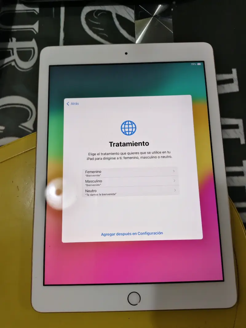 iPad color dorado con caja - 3