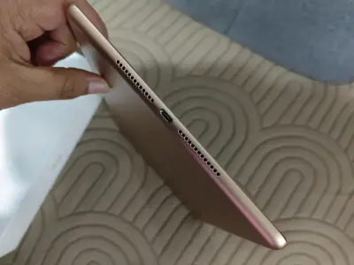 iPad color dorado con caja - miniatura 5