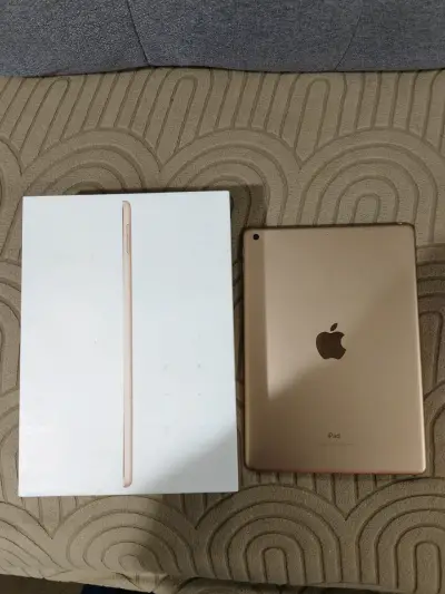 iPad color dorado con caja - miniatura 6