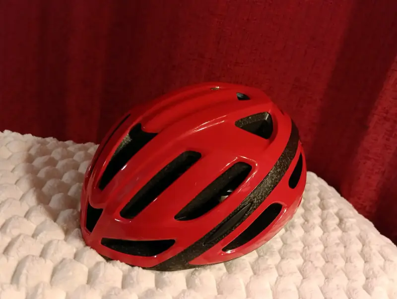 Casco de ciclismo rojo - 1
