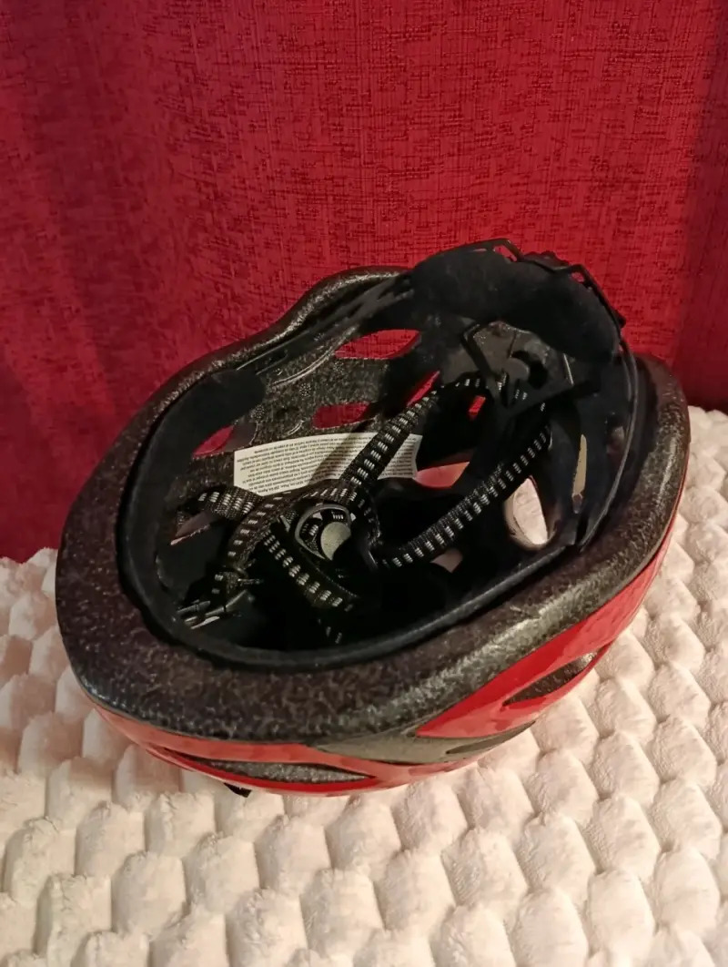 Casco de ciclismo rojo - 4