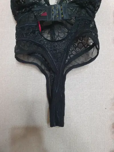 Body de encaje negro elegante - miniatura 4