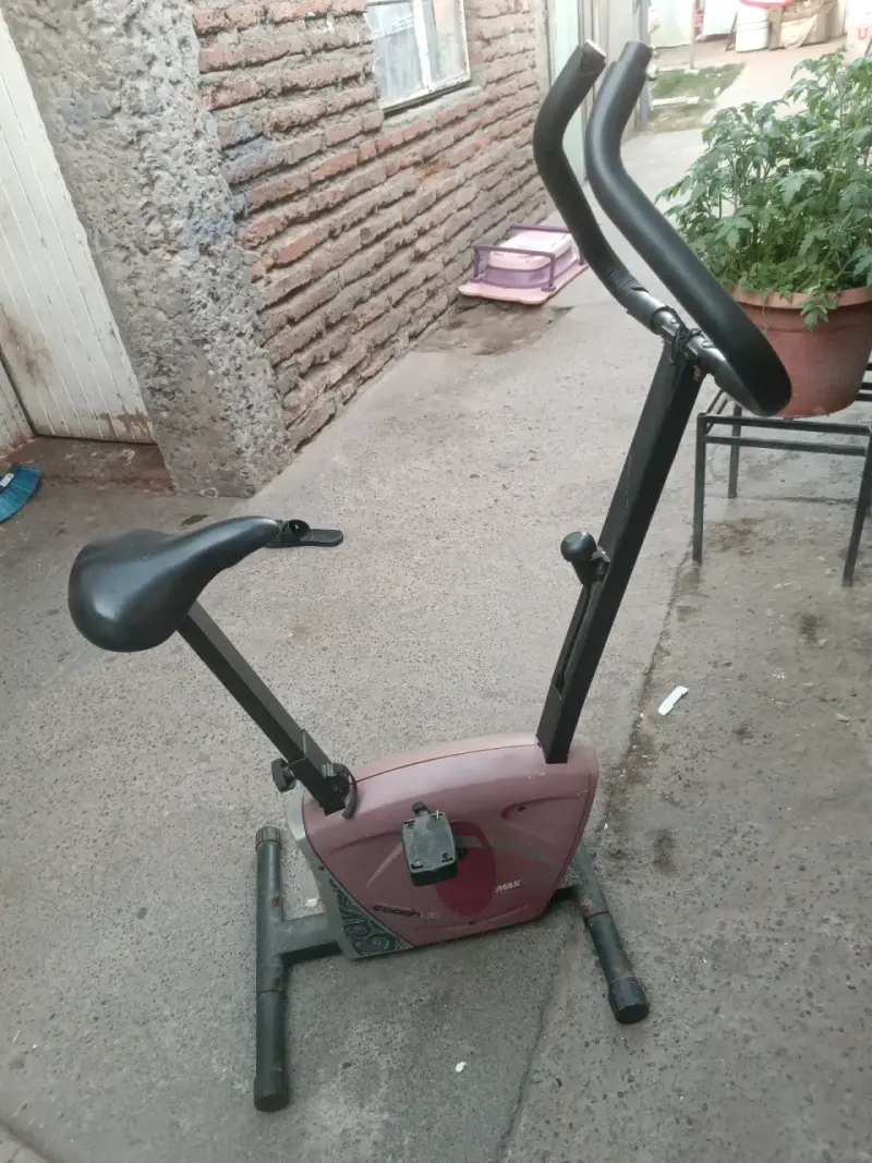Bicicleta estática de ejercicio - 1