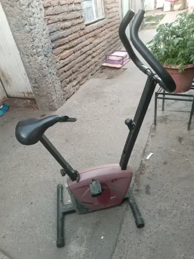 Bicicleta estática de ejercicio - miniatura 1