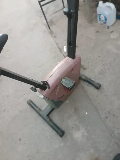 Bicicleta estática de ejercicio - miniatura 3