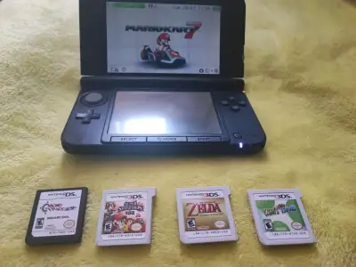 Nintendo 3DS con 4 juegos - miniatura 1