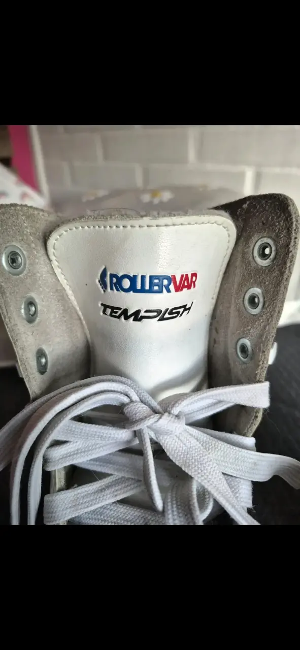 Patines de cuatro ruedas blancos - 4