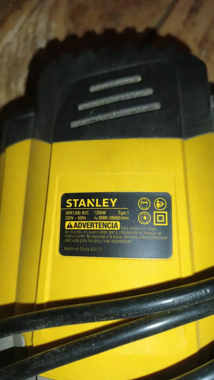 Fresadora Stanley eléctrica amarilla - 2