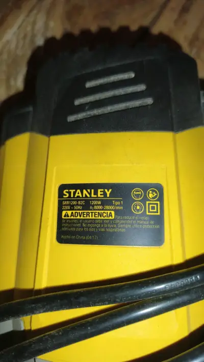 Fresadora Stanley eléctrica amarilla - miniatura 2