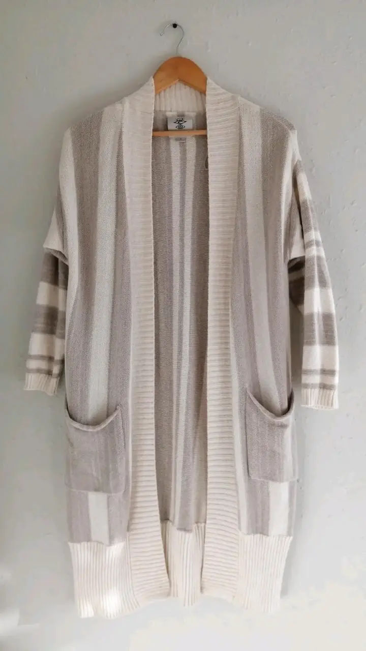 Cardigan largo a rayas beige - 1