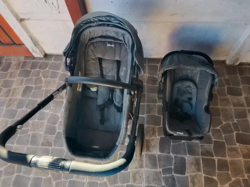 Coche de bebé gris - 2