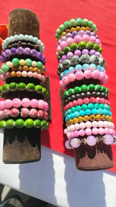 Pulseras de cuentas coloridas - miniatura 1