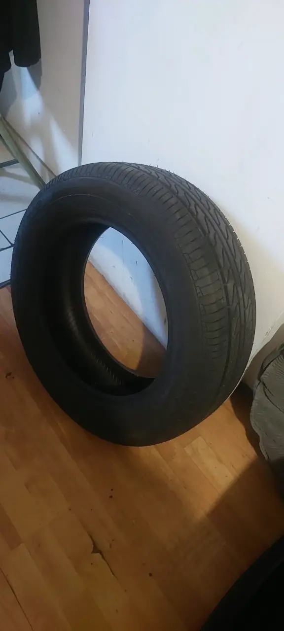 Neumático 205/60 R16 en buen estado - 3