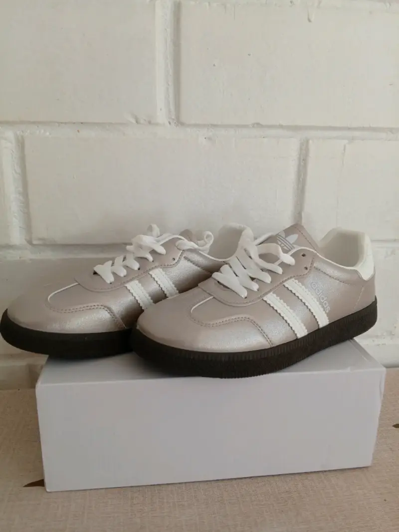 Zapatillas plateadas estilo casual N• 35 - 2