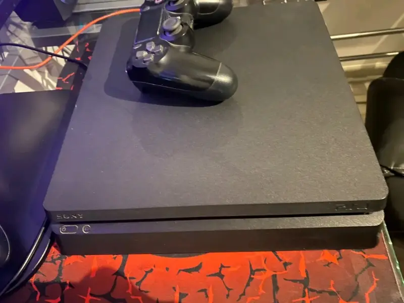 Consola Sony PlayStation 4 con mando - 1