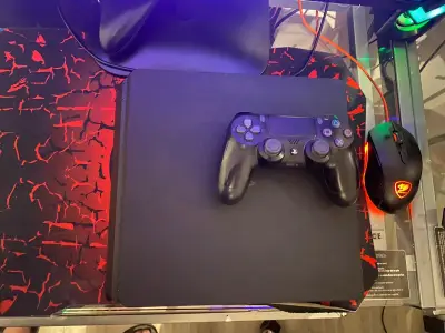 Consola Sony PlayStation 4 con mando - miniatura 2