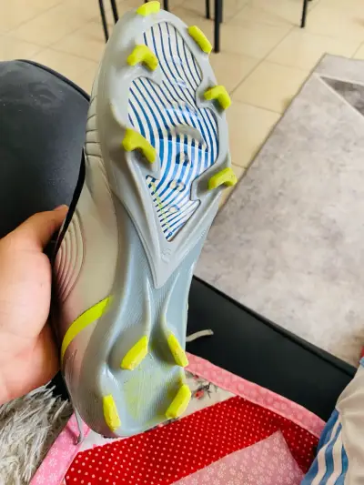 Zapatillas de fútbol blancas - miniatura 1