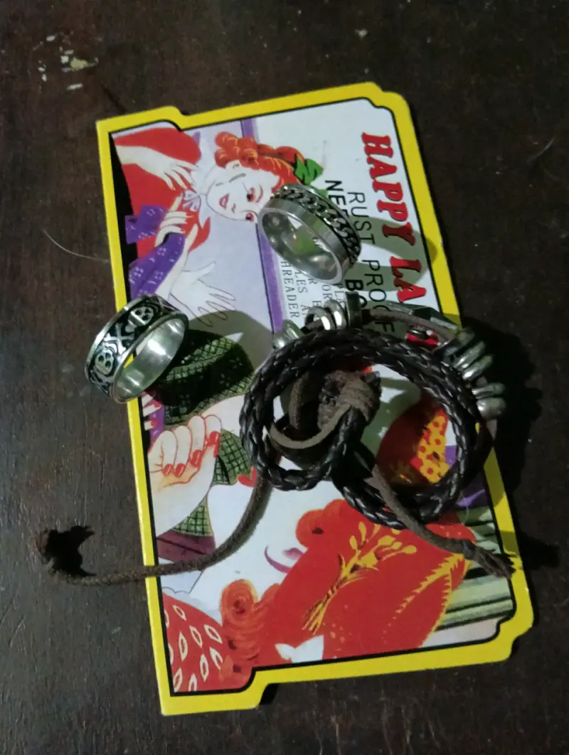 Anillos y pulsera bohemios