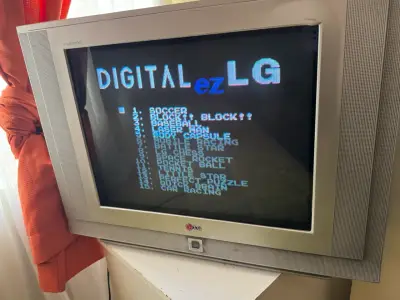 Televisor LG plano retro - miniatura 1