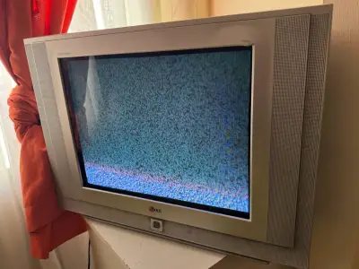 Televisor LG plano retro - miniatura 2