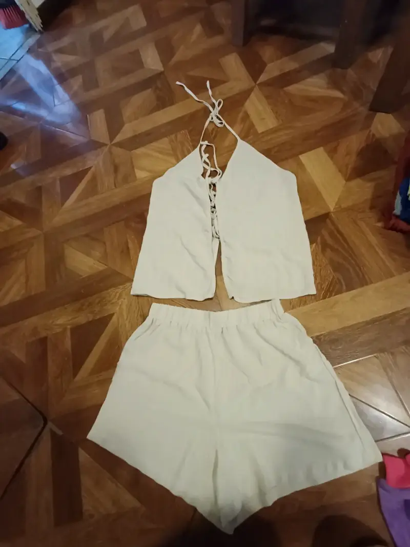 Conjunto top y shorts crema