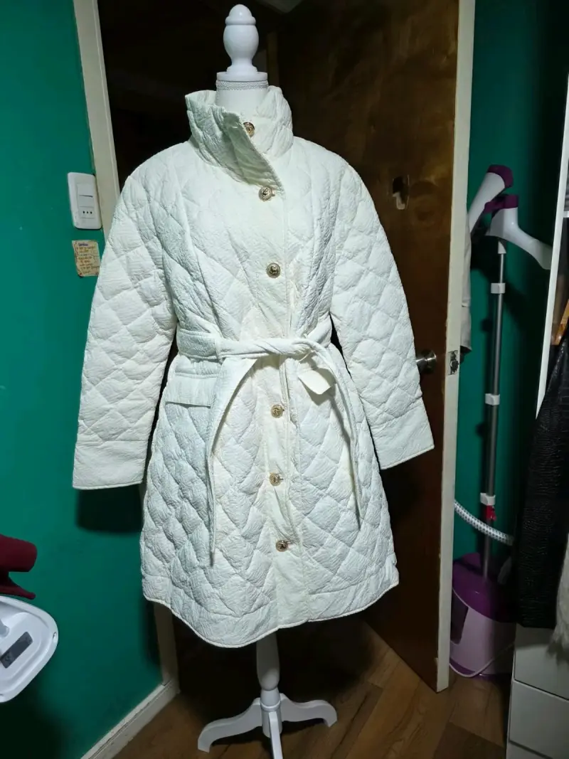 Abrigo acolchado blanco