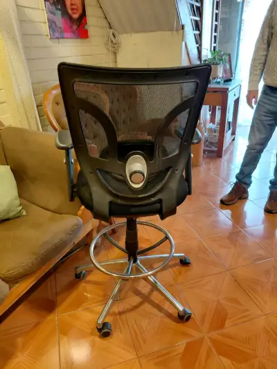 Silla de oficina ergonómica - miniatura 2