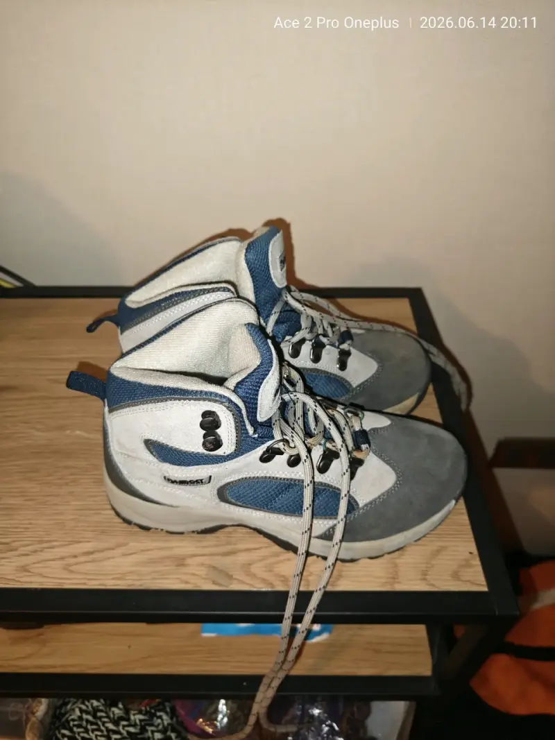 Botas de montaña grises y azules - 2