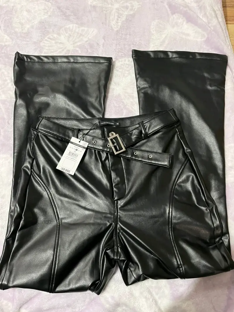 Pantalones de cuero negro nuevos