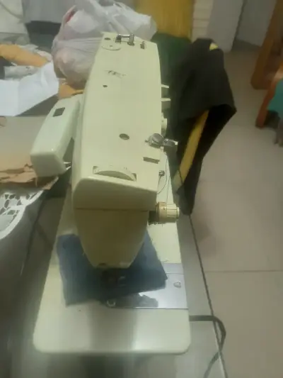 Máquina de coser Singer clásica - miniatura 3
